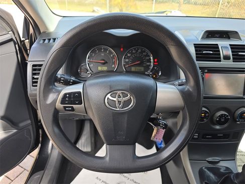 Used 2013 Toyota Corolla LE image 28