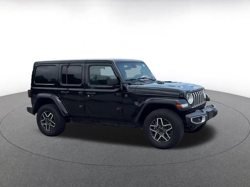 Used 2025 Jeep Wrangler Unlimited Sahara AWD/4WD image 2