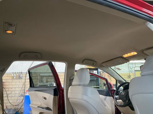 Used 2010 Toyota Venza Base image 16