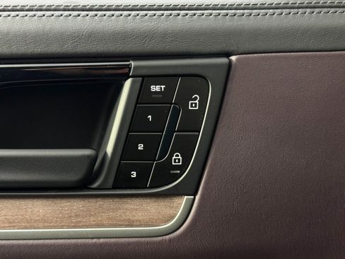 Used 2024 Porsche Cayenne Turbo image 18