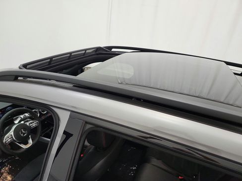 Used 2023 Mercedes-Benz GLB 250 image 11