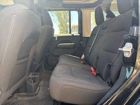 Used 2020 Jeep Wrangler Unlimited Sahara AWD/4WD image 11