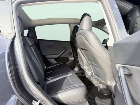 Used 2024 Tesla Model Y Long Range image 44