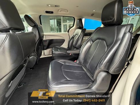 Used 2024 Chrysler Pacifica Select image 11