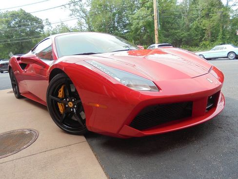 Used 2017 Ferrari 488 GTB RWD image 3