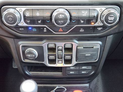 Used 2023 Jeep Wrangler Unlimited w/ Cold Weather Group AWD/4WD image 27
