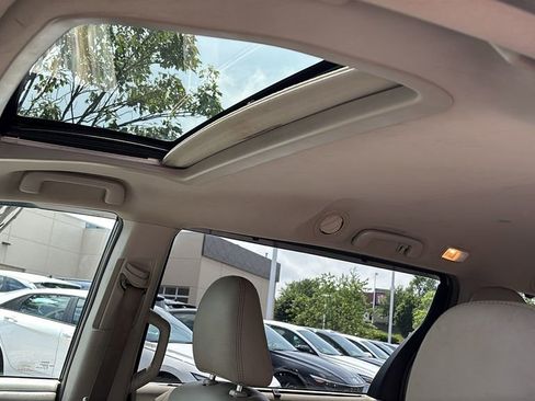 Used 2017 Toyota Sienna XLE w/ XLE Navigation Package FWD image 24