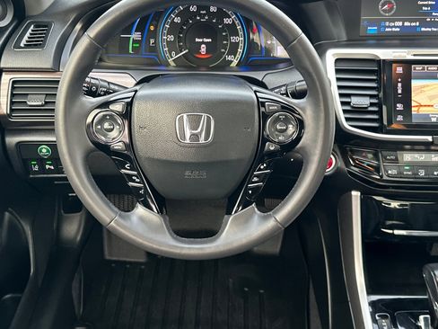 Used 2017 Honda Accord Touring image 11