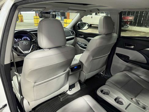 Used 2017 Toyota Highlander XLE w/ Protection Package #3 image 30