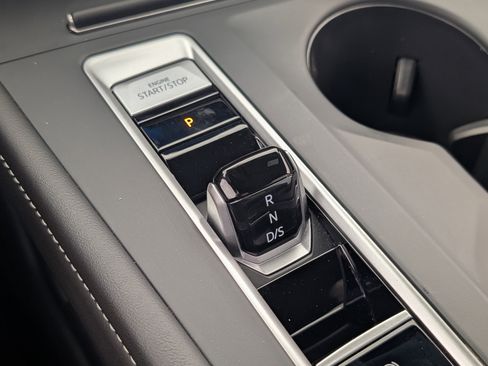 Used 2024 Volkswagen Atlas Cross Sport SE FWD image 30