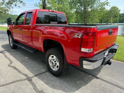 Used 2011 GMC Sierra 2500 SLE w/ SLE Preferred Package AWD/4WD image 5