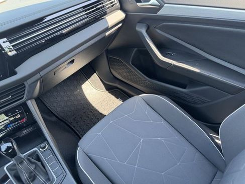 Used 2025 Volkswagen Jetta Sport image 12