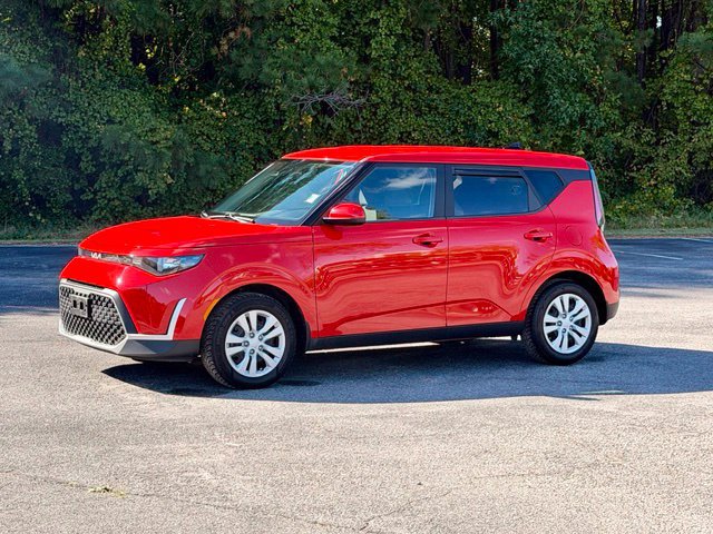 Used 2025 Kia Soul LX FWD image 2