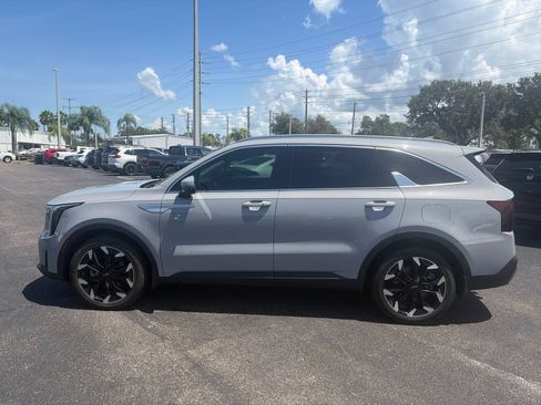 Used 2024 Kia Sorento EX w/ Panoramic Sunroof Package FWD image 4