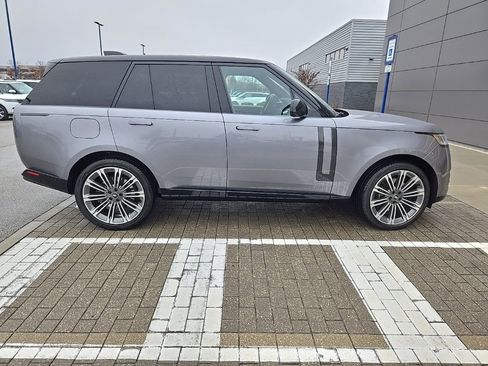 Used 2024 Land Rover Range Rover SE image 4
