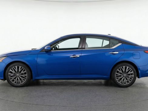 Used 2025 Nissan Altima 2.5 SV image 5