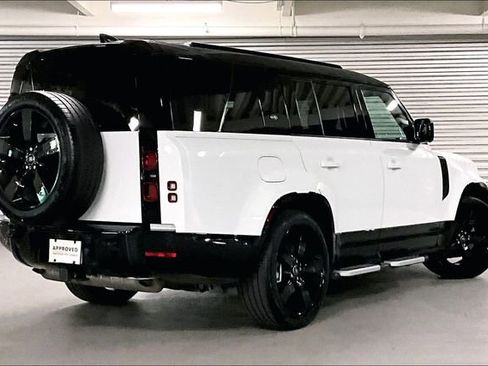 Certified 2024 Land Rover Defender 130 X-Dynamic SE AWD/4WD image 13