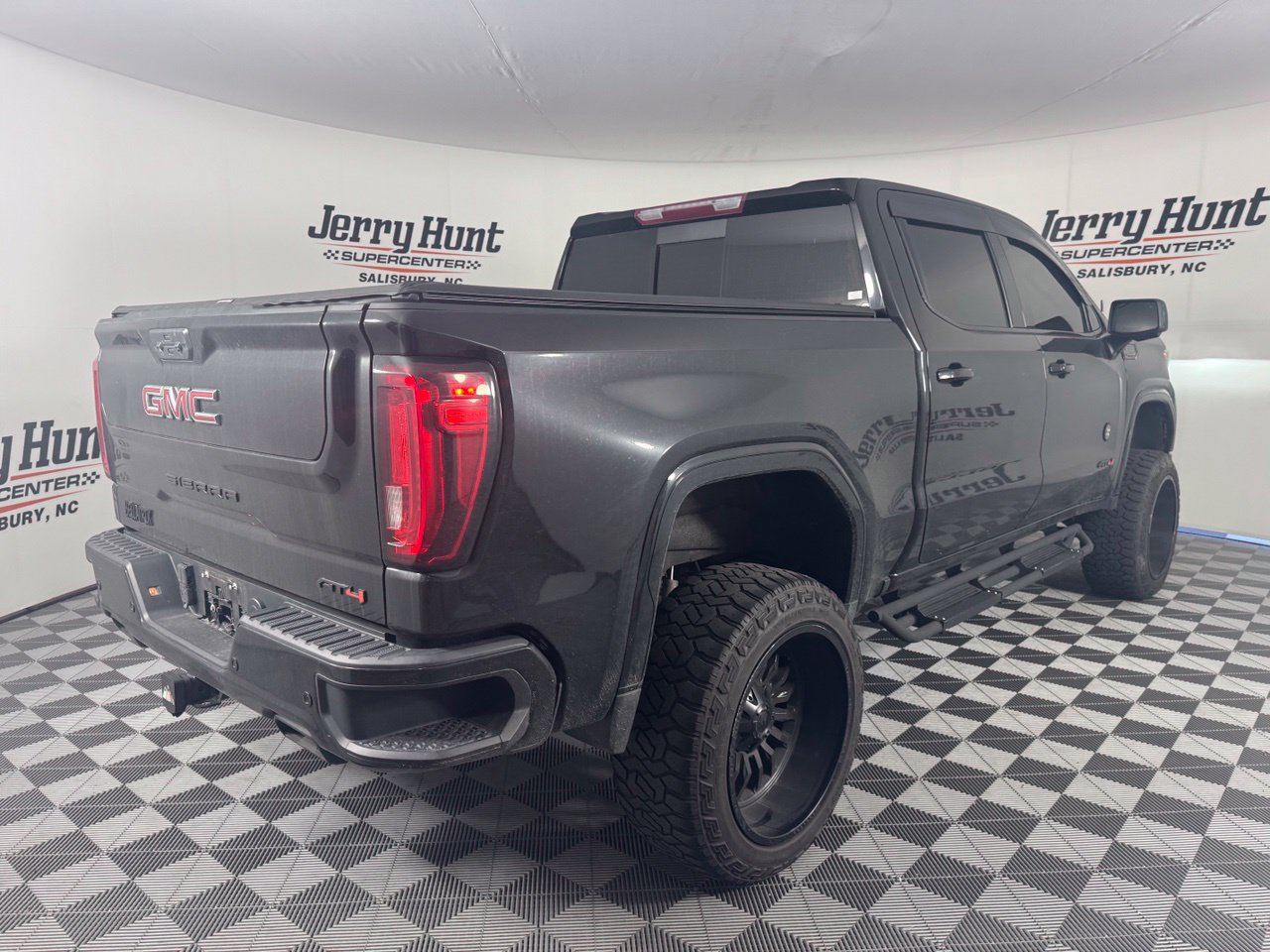 Used 2023 GMC Sierra 1500 AT4 w/ AT4 Preferred Package AWD/4WD image 6