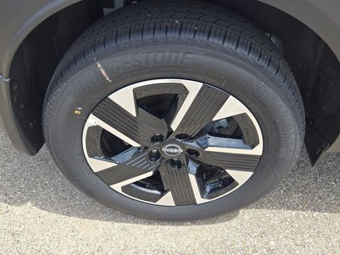 Used 2026 Nissan Kicks SV w/ SV Premium Package AWD/4WD image 10