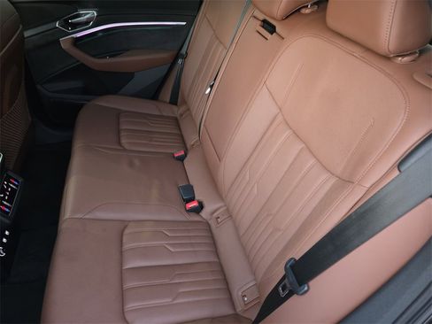 Used 2019 Audi e-tron Prestige image 16