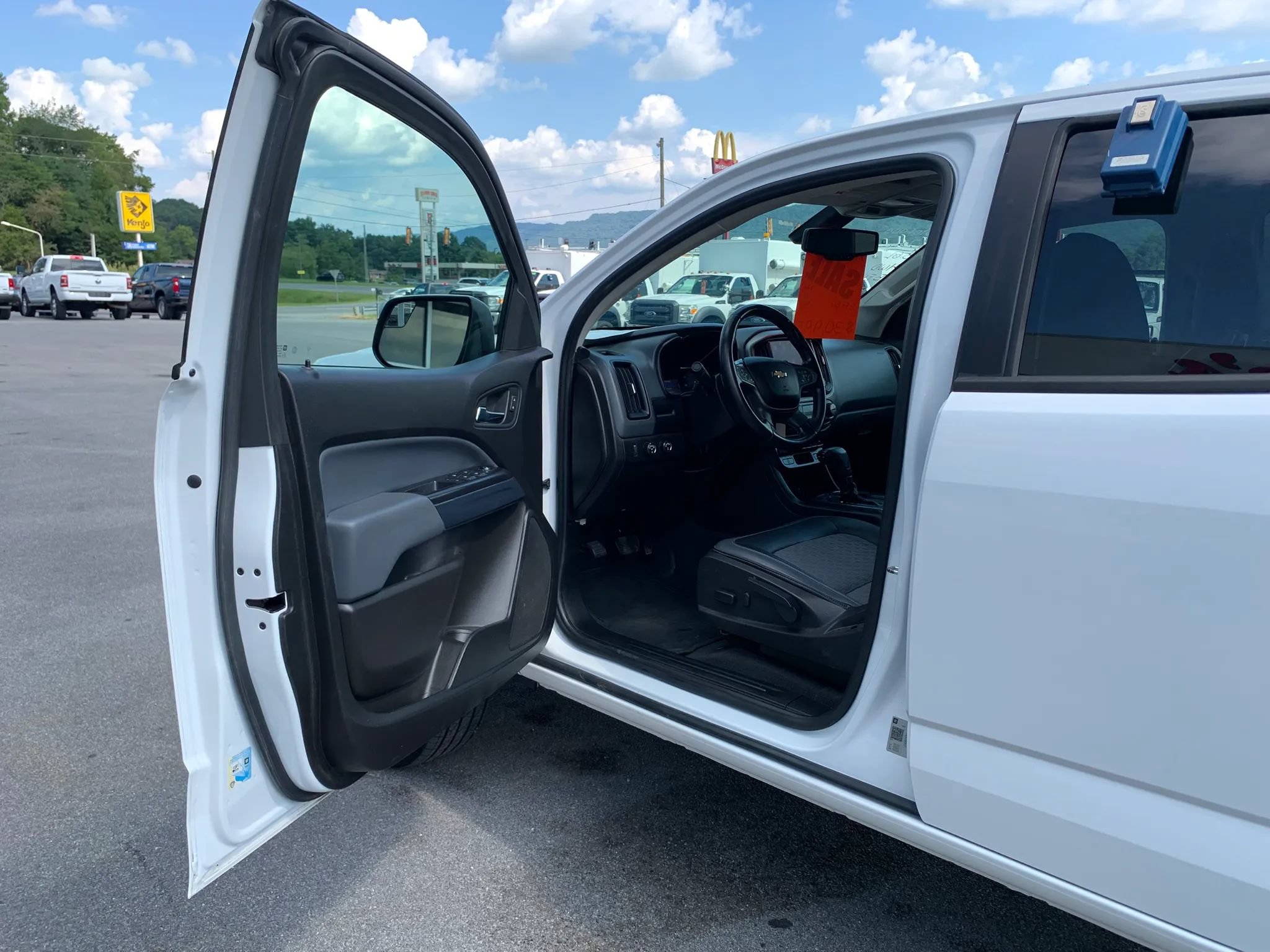 Used 2019 Chevrolet Colorado Z71 AWD/4WD image 6