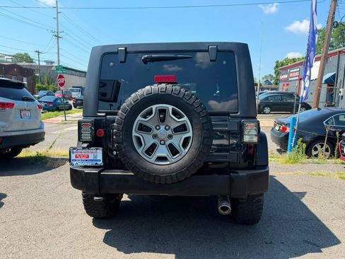 Used 2016 Jeep Wrangler Unlimited Rubicon w/ Dual Top Group AWD/4WD image 5