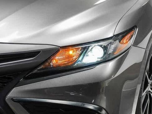 Used 2021 Toyota Camry SE image 7