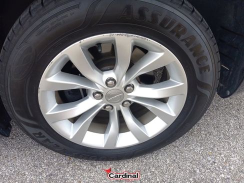 Used 2016 Chrysler 300 Limited w/ Driver Convenience Group image 11