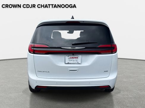 New 2026 Chrysler Pacifica Select image 5