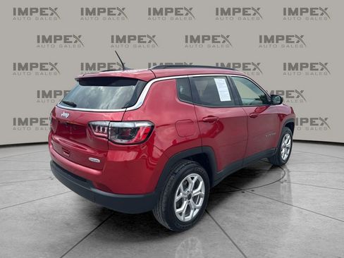 Used 2025 Jeep Compass Latitude AWD/4WD image 5