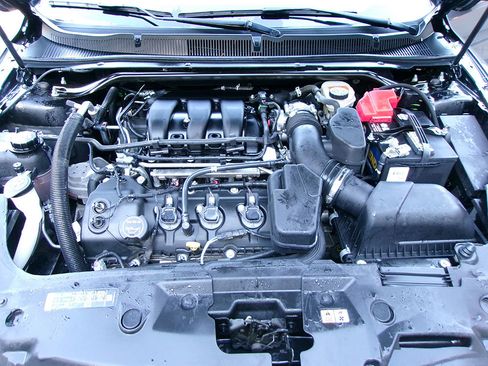 Used 2016 Ford Taurus SEL image 8