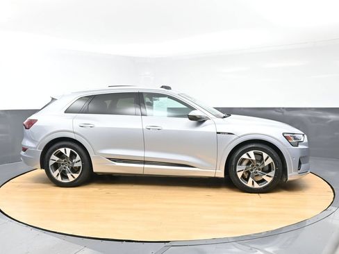 Used 2022 Audi e-tron Premium Plus w/ Premium Plus Package AWD/4WD image 6