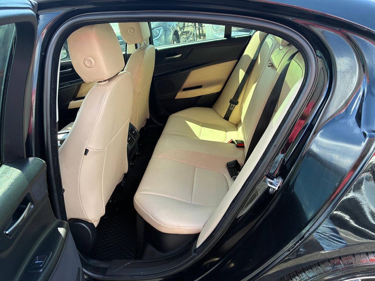 Used 2019 Jaguar XE Premium RWD image 10