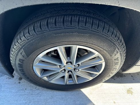 Used 2023 Chevrolet Traverse LT w/ LPO, Floor Liner Package image 18