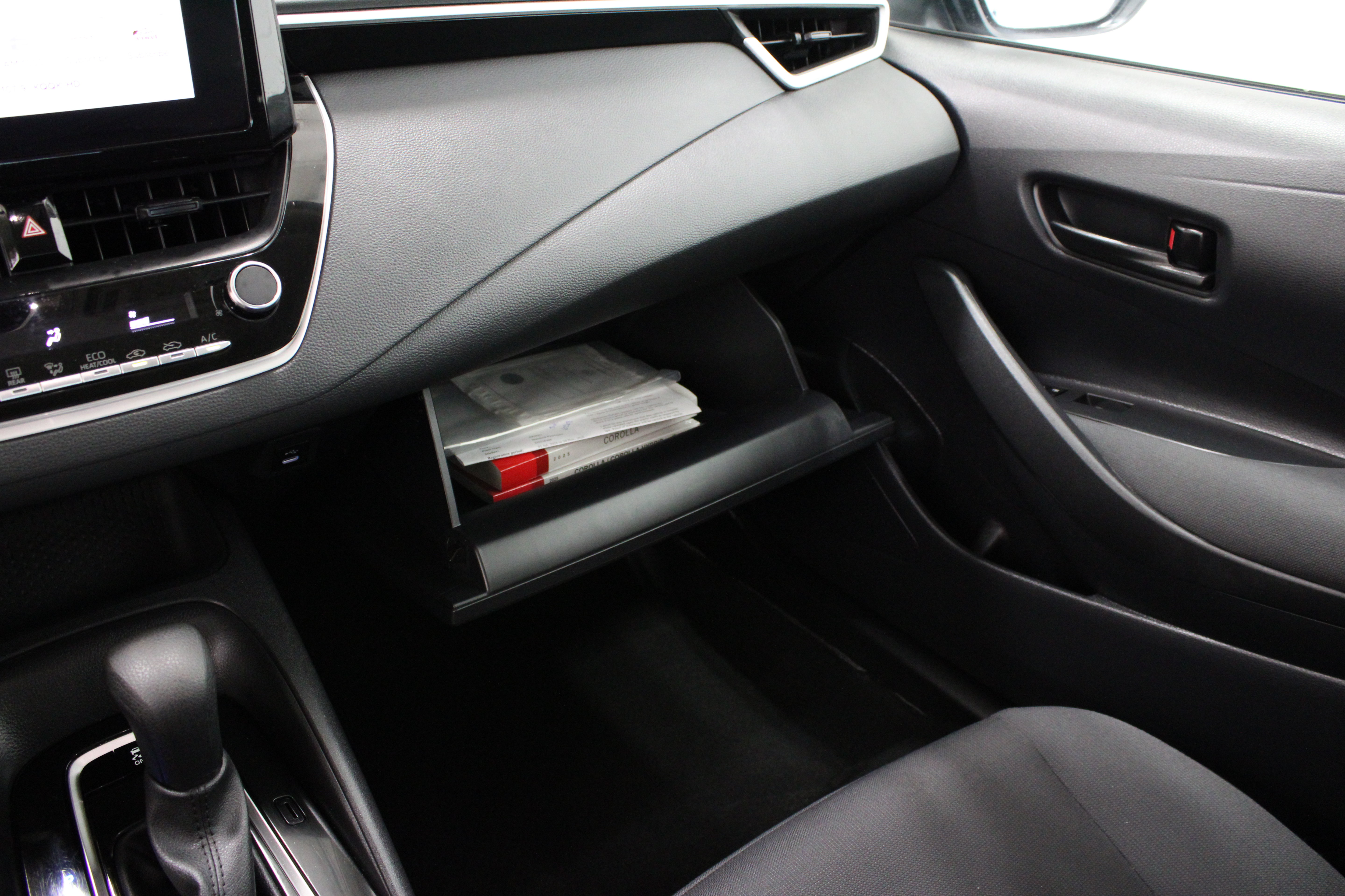 Used 2025 Toyota Corolla LE FWD image 20