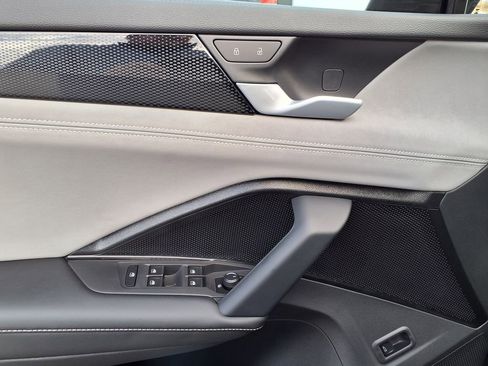 New 2026 Volkswagen Tiguan SE R-Line image 14