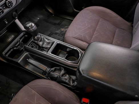 Used 2016 Toyota Tacoma TRD Sport w/ Towing Package image 25