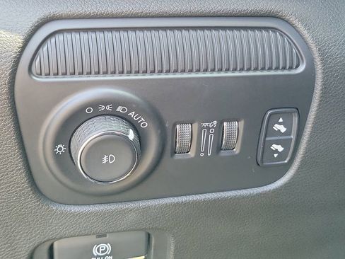 Used 2023 Jeep Wagoneer Series III w/ Convenience Group I AWD/4WD image 18