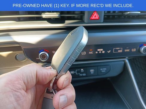 Used 2026 Kia Carnival FWD image 3