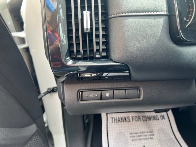 Used 2024 Nissan Pathfinder SV FWD image 16