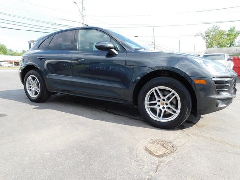 Used 2018 Porsche Macan AWD/4WD image 29