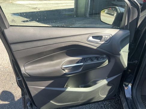 Used 2017 Ford Escape SE w/ Equipment Group 201A AWD/4WD image 9