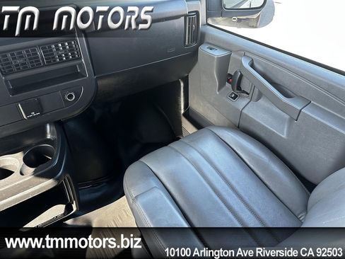 Used 2019 Chevrolet Express 2500 Extended image 12