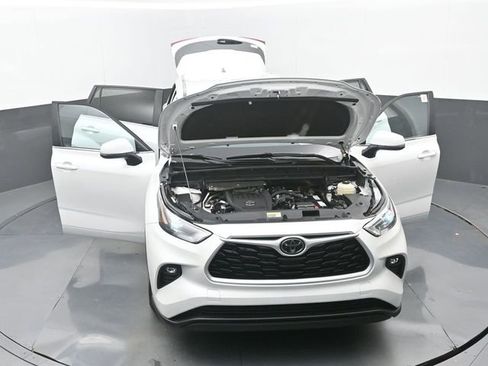 Used 2023 Toyota Highlander LE image 36