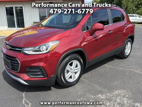 Used 2018 Chevrolet Trax LT w/ Sun & Sound Package FWD image 1