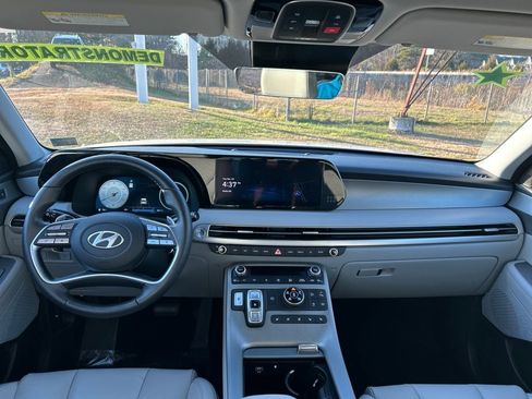Used 2025 Hyundai Palisade SEL image 17