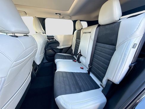 New 2026 Mitsubishi Outlander SE image 26