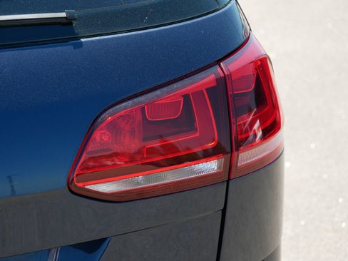 Used 2016 Volkswagen Golf Limited Edition FWD image 17