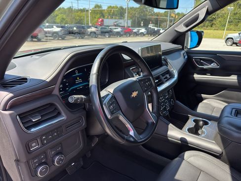 Used 2023 Chevrolet Suburban LT image 9