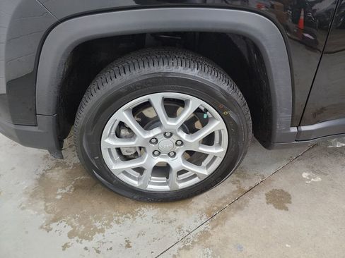 Used 2023 Jeep Compass Latitude AWD/4WD image 34